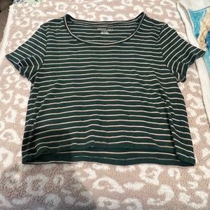 american eagle cropped tee